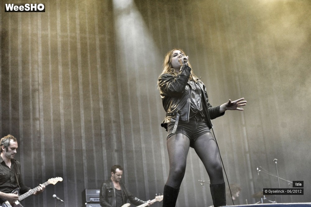 5/33 photos du spectacle Izia