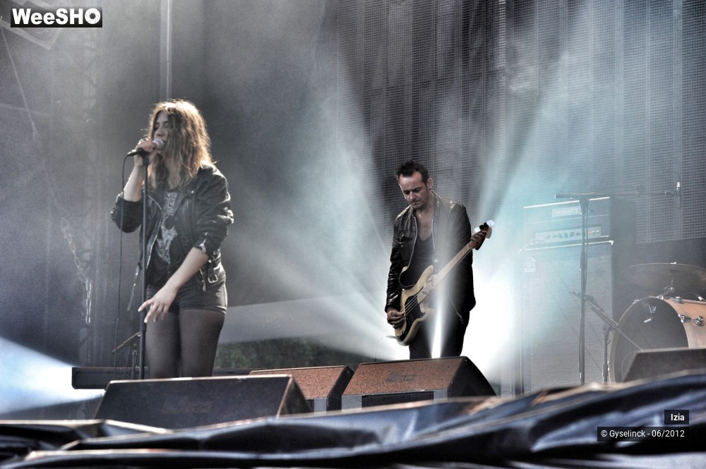 33/33 photos du spectacle Izia