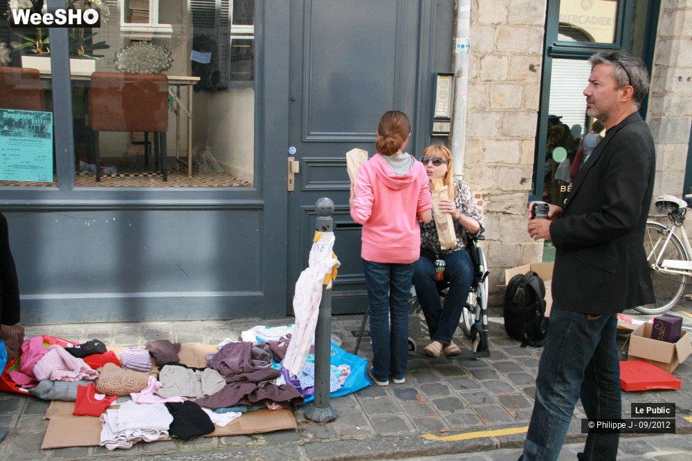 16/46 photos du spectacle La Braderie Ambiance