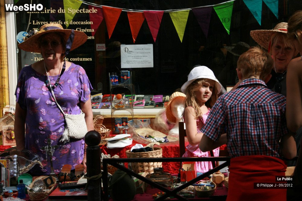 20/46 photos du spectacle La Braderie Ambiance