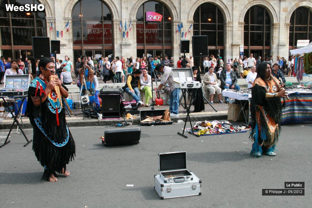 27/46 photos du spectacle La Braderie Ambiance
