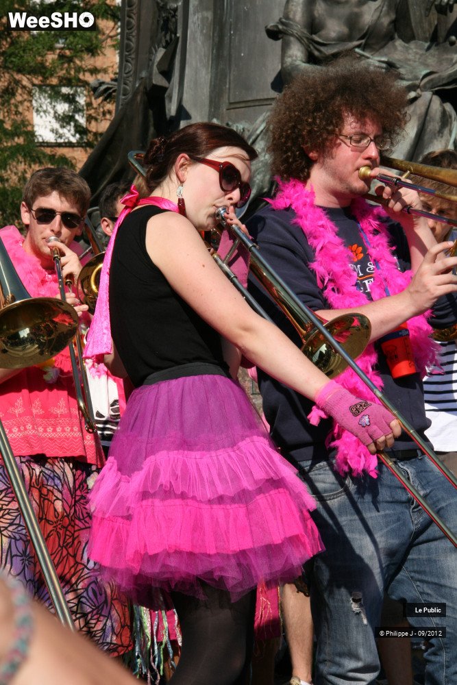 37/46 photos du spectacle La Braderie Ambiance
