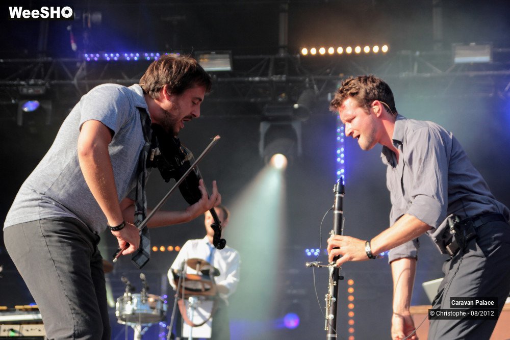 15/50 photos du spectacle Caravan Palace