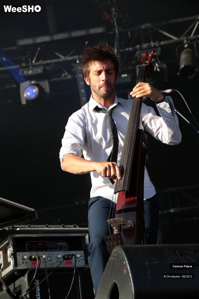 50/50 photos du spectacle Caravan Palace