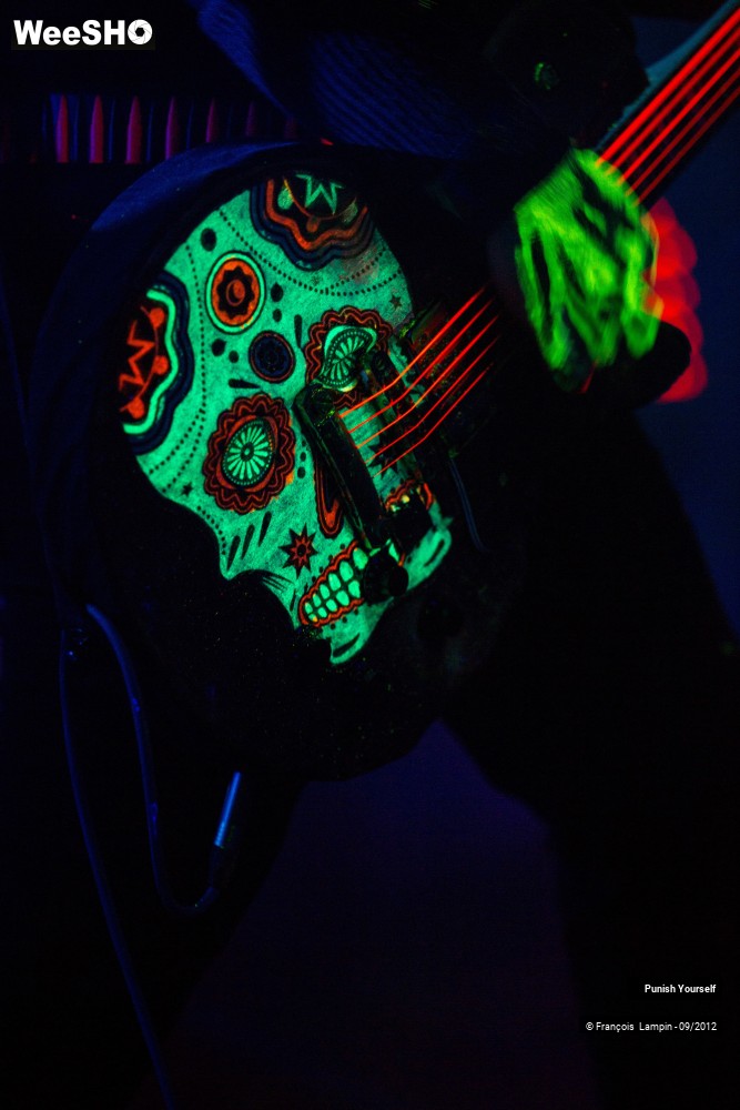 4/50 photos du spectacle Punish Yourself