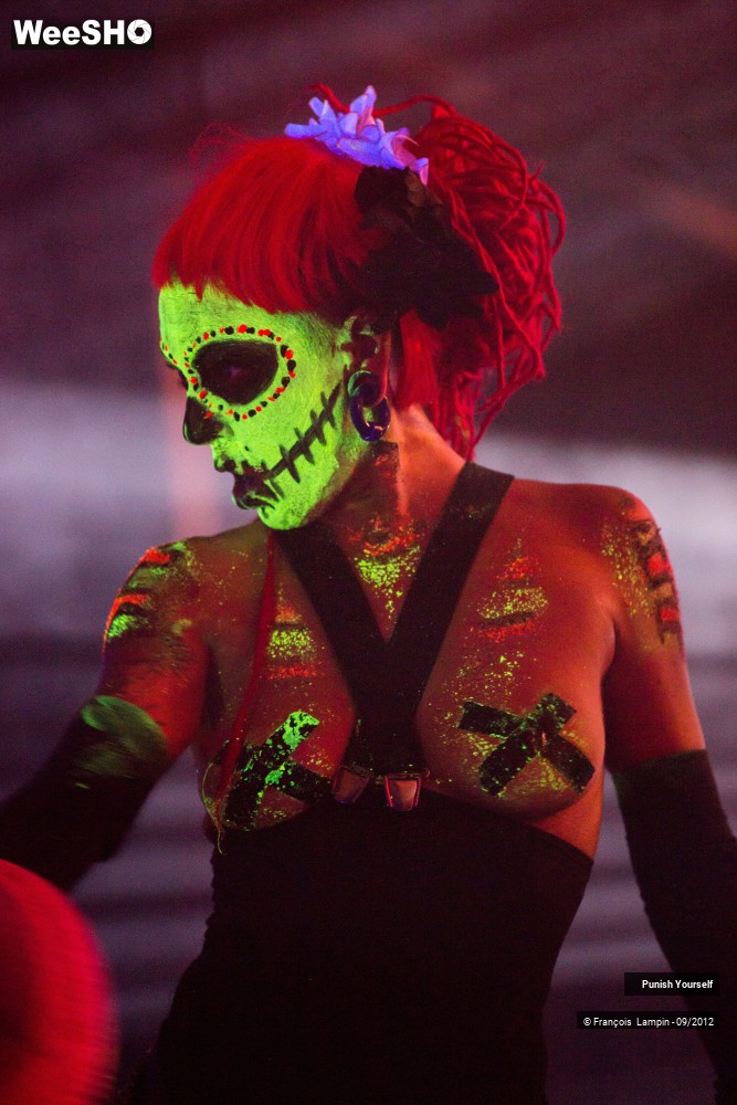 9/50 photos du spectacle Punish Yourself