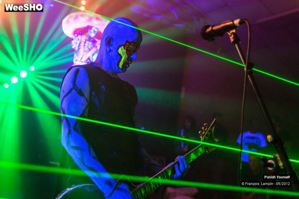14/50 photos du spectacle Punish Yourself