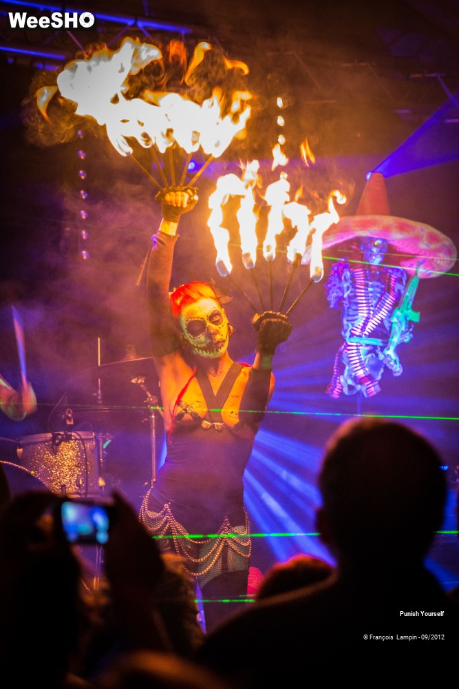 15/50 photos du spectacle Punish Yourself