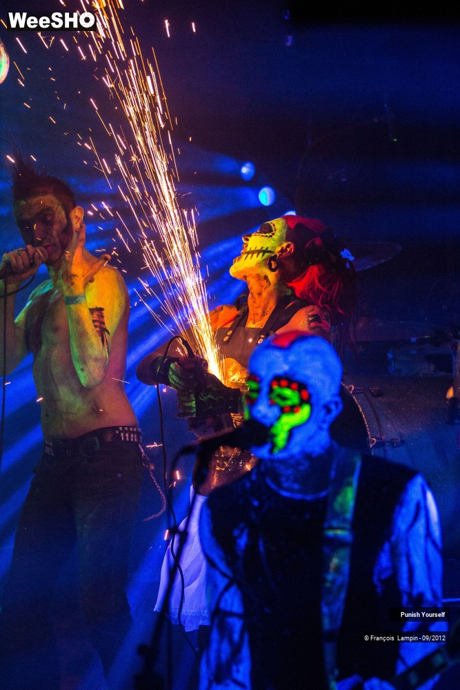 16/50 photos du spectacle Punish Yourself