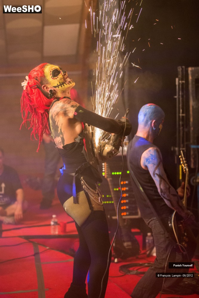 17/50 photos du spectacle Punish Yourself