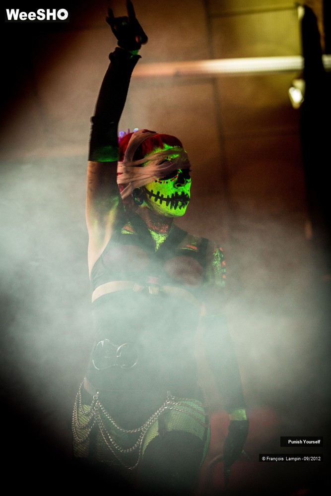 18/50 photos du spectacle Punish Yourself