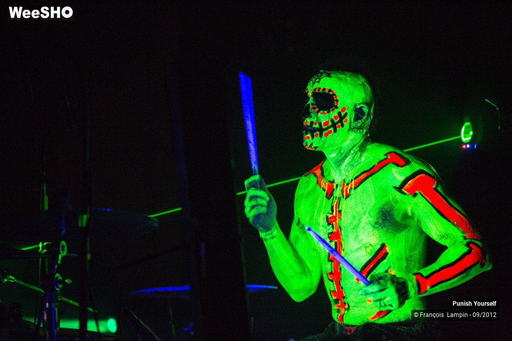 19/50 photos du spectacle Punish Yourself