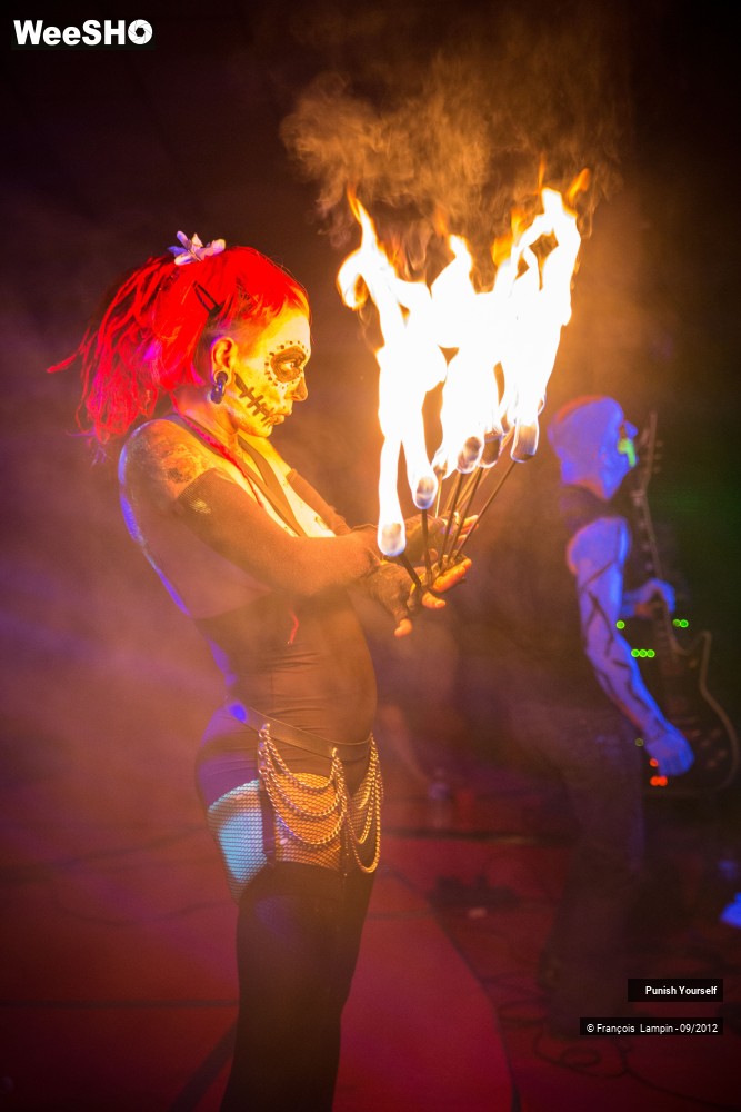 21/50 photos du spectacle Punish Yourself