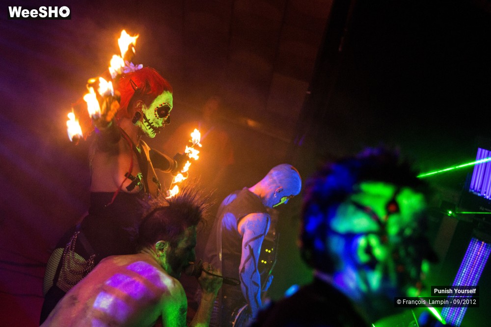 24/50 photos du spectacle Punish Yourself