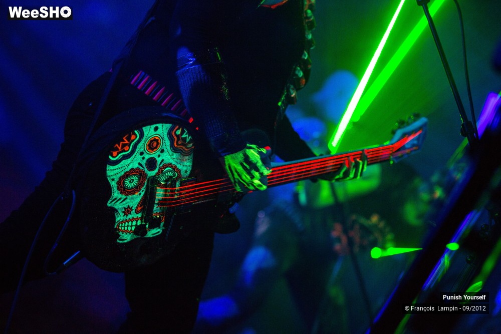 26/50 photos du spectacle Punish Yourself