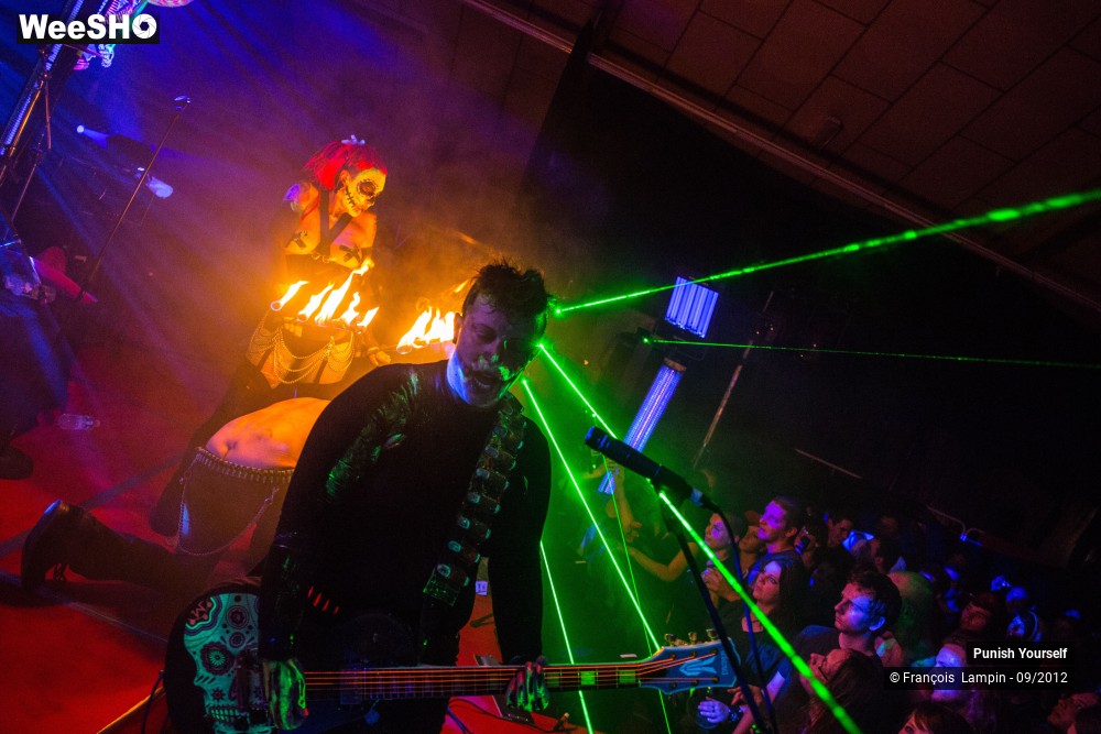 27/50 photos du spectacle Punish Yourself
