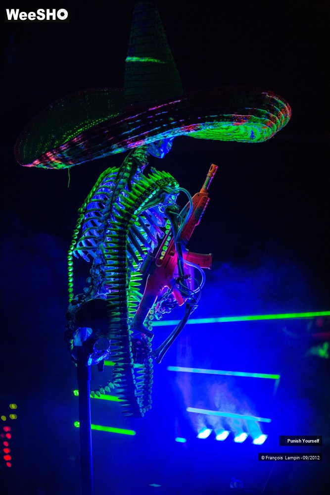 28/50 photos du spectacle Punish Yourself