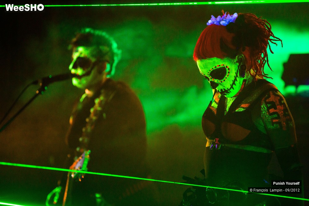 31/50 photos du spectacle Punish Yourself