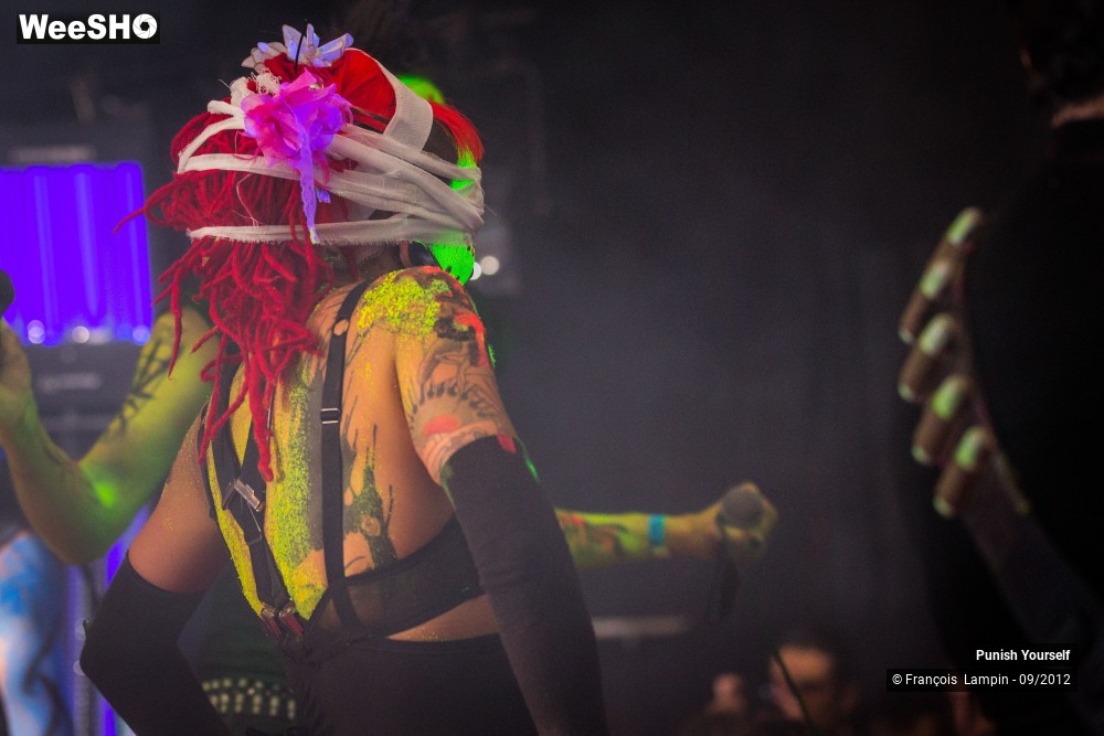 33/50 photos du spectacle Punish Yourself