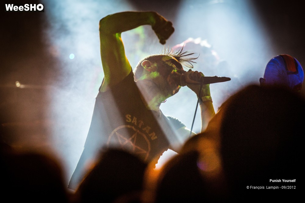 35/50 photos du spectacle Punish Yourself