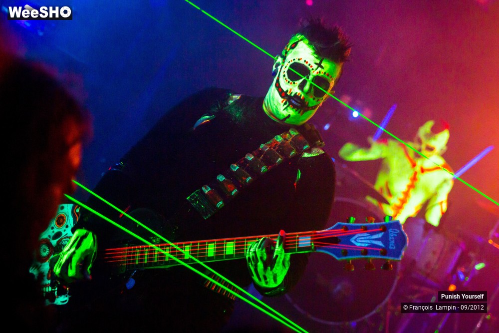 38/50 photos du spectacle Punish Yourself