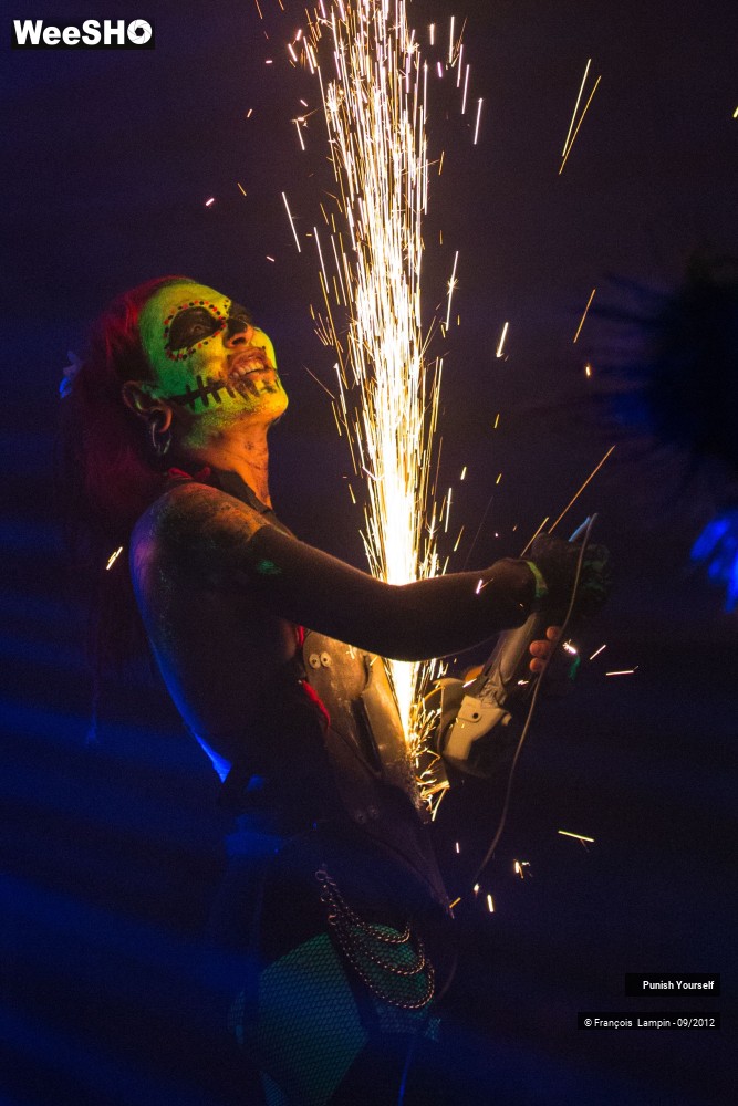 39/50 photos du spectacle Punish Yourself