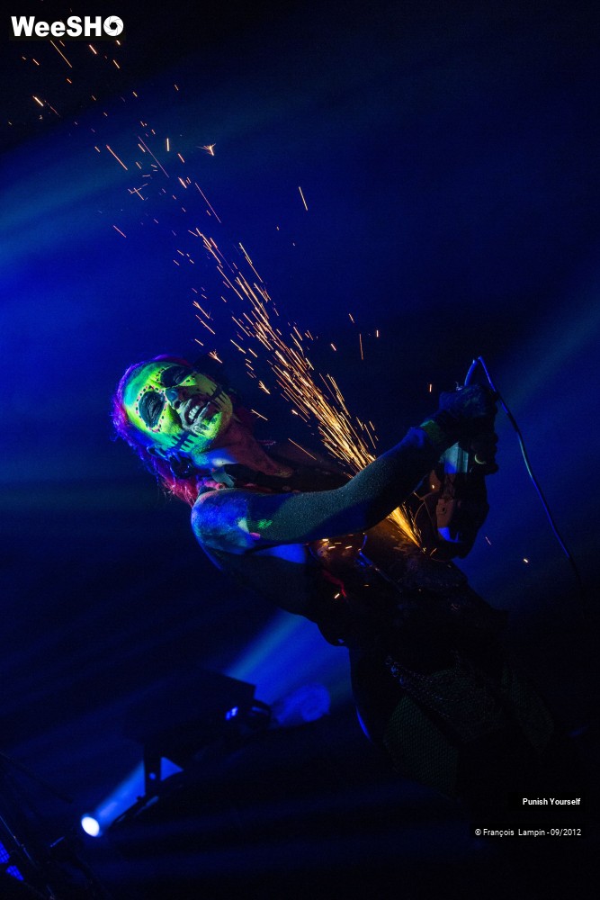 42/50 photos du spectacle Punish Yourself