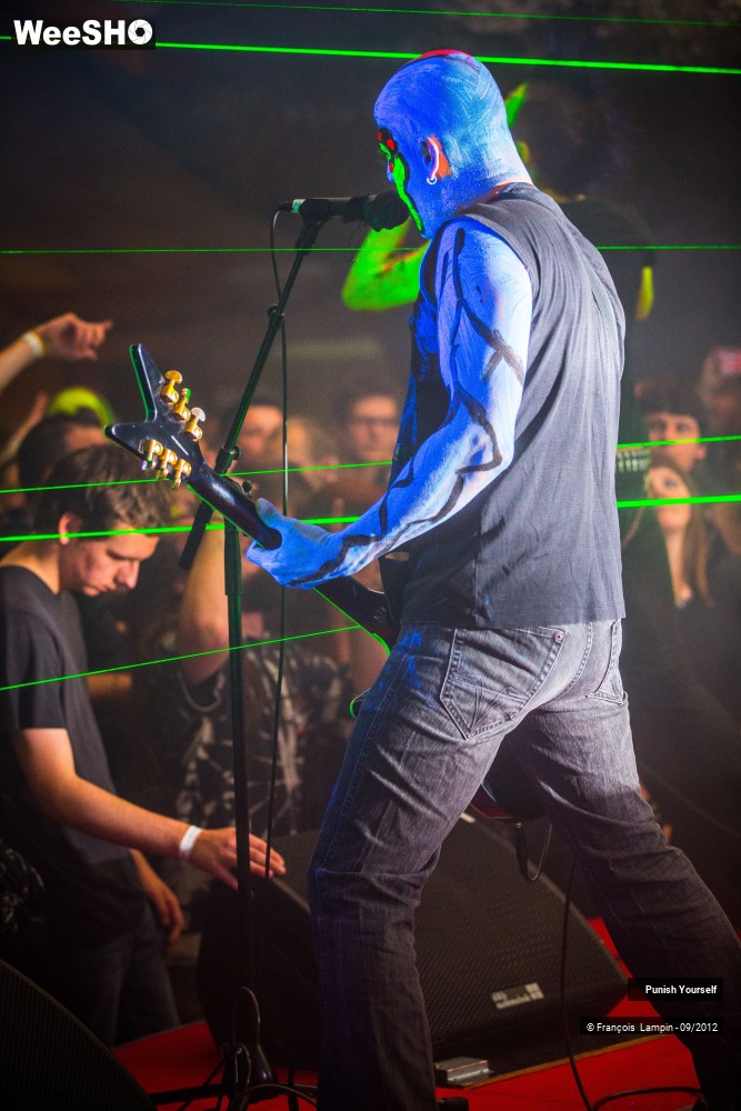 45/50 photos du spectacle Punish Yourself
