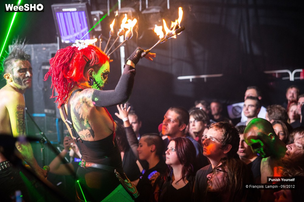 46/50 photos du spectacle Punish Yourself