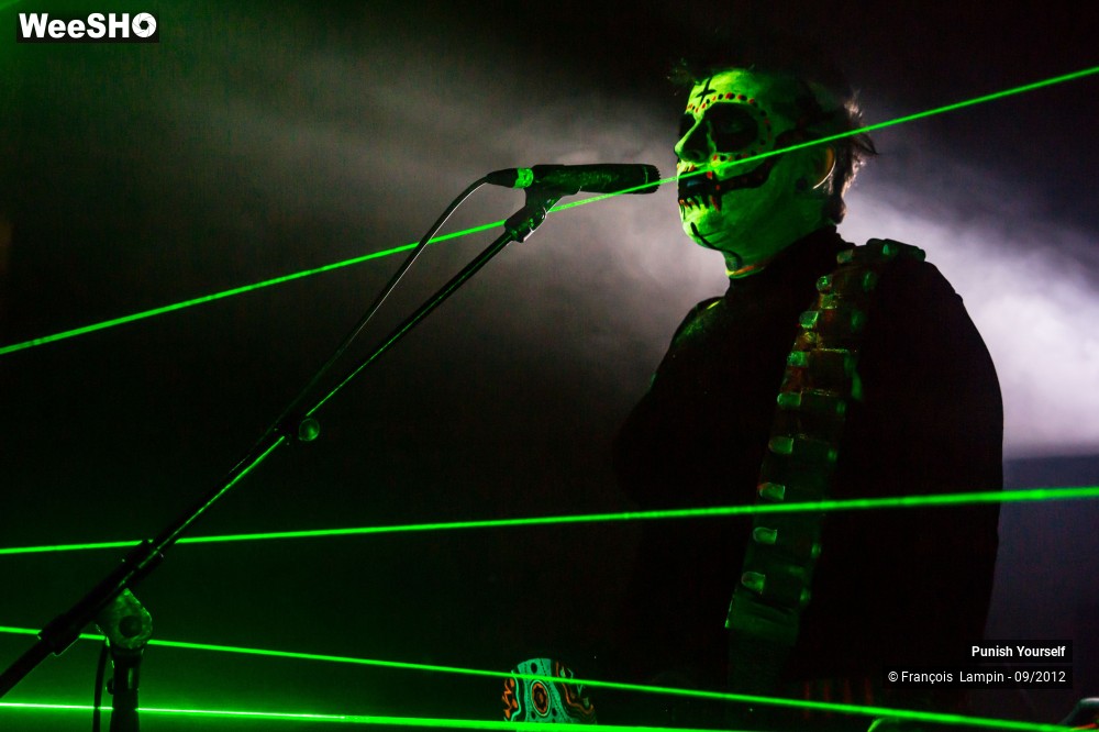 49/50 photos du spectacle Punish Yourself