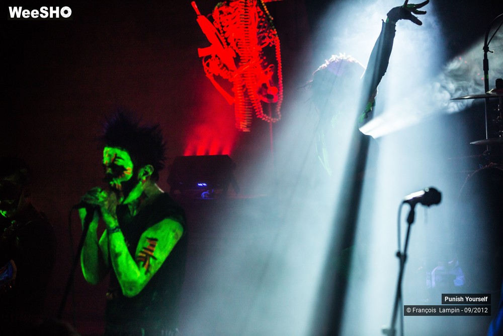 50/50 photos du spectacle Punish Yourself