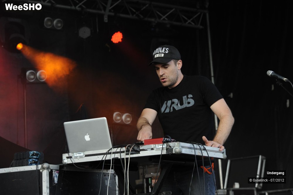 4/10 photos du spectacle Undergang
