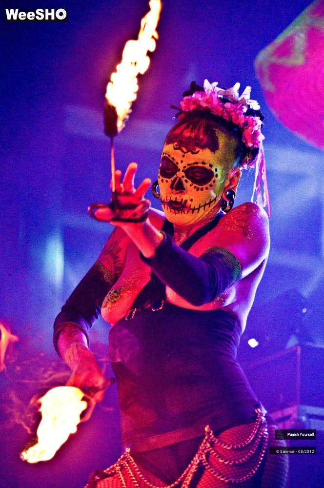 2/27 photos du spectacle Punish Yourself