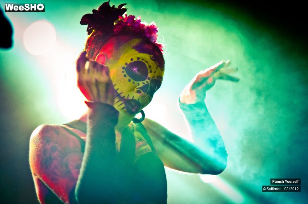 15/27 photos du spectacle Punish Yourself