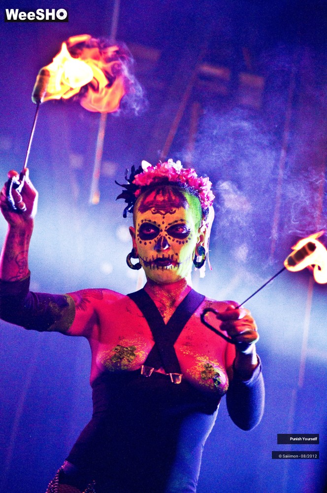 17/27 photos du spectacle Punish Yourself