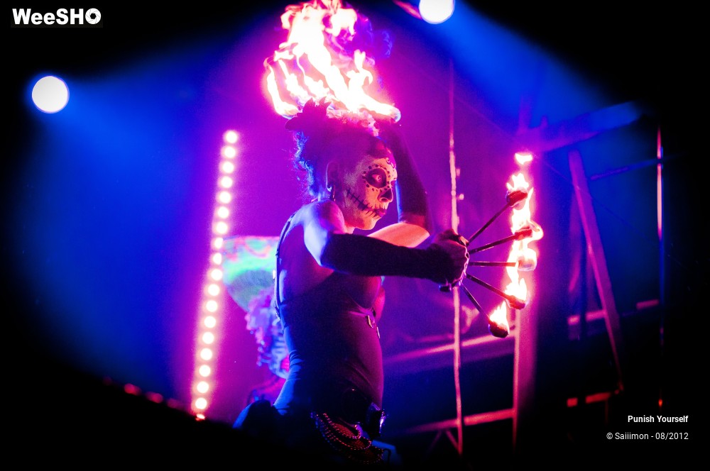 22/27 photos du spectacle Punish Yourself
