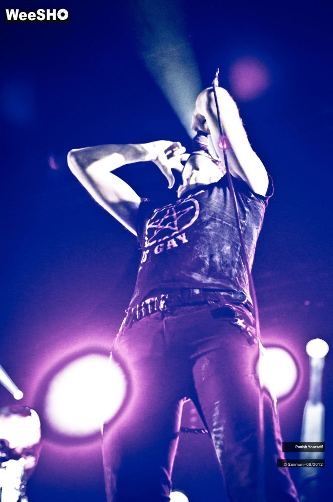 23/27 photos du spectacle Punish Yourself