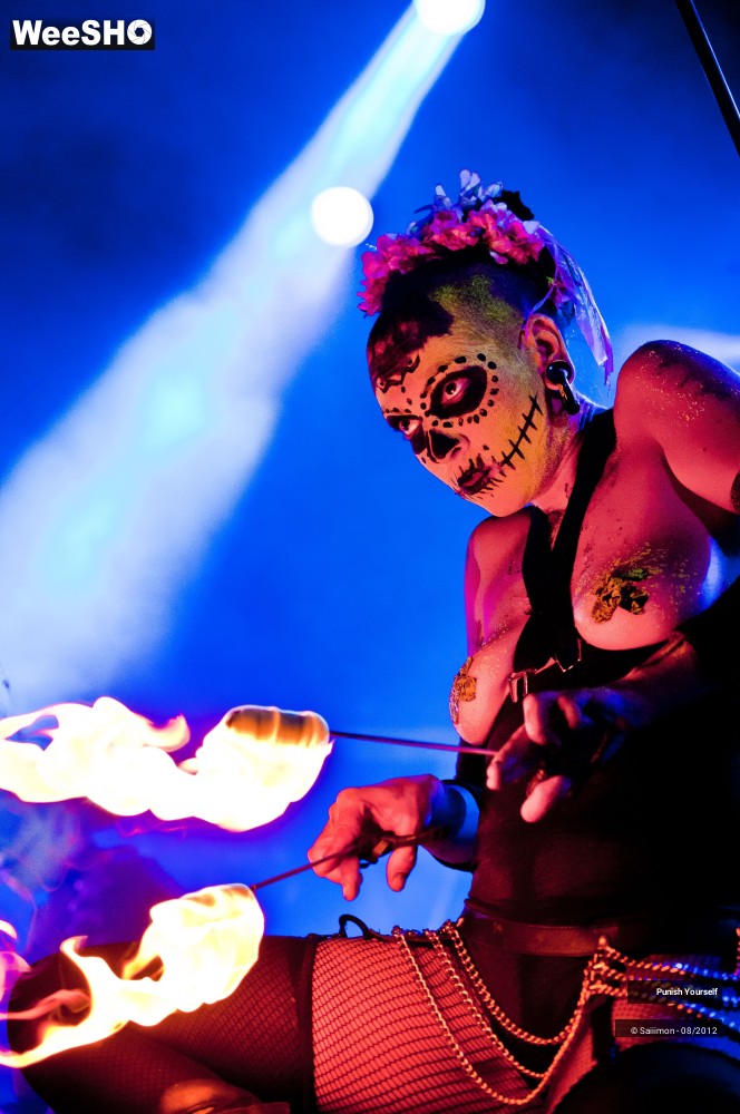 25/27 photos du spectacle Punish Yourself