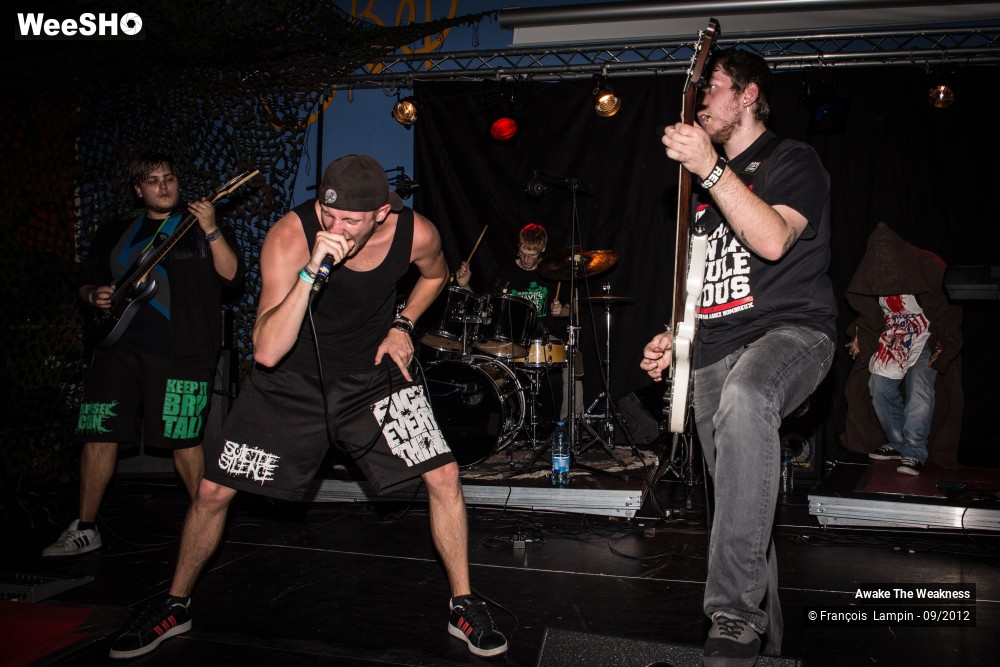 4/15 photos du spectacle Awake The Weakness