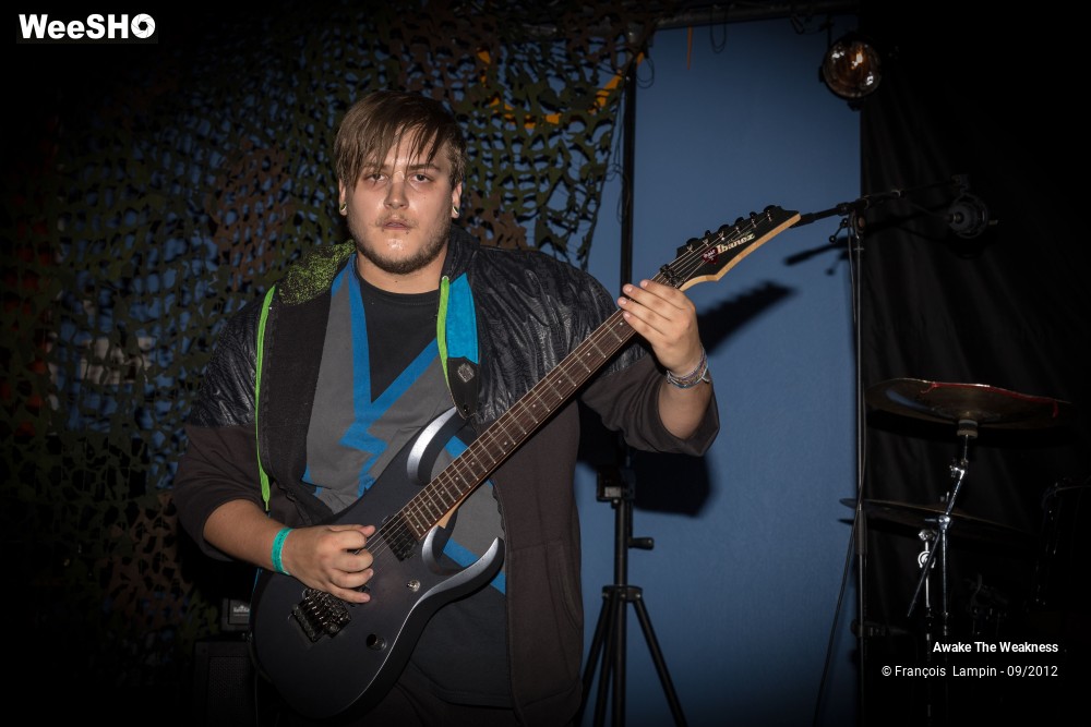 8/15 photos du spectacle Awake The Weakness