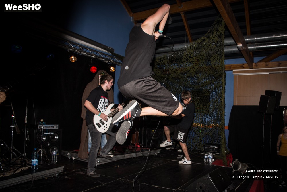 13/15 photos du spectacle Awake The Weakness