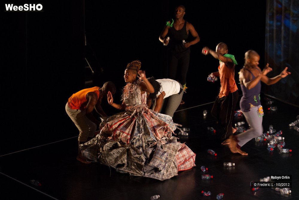 5/42 photos du spectacle Beauty remained for just a moment...