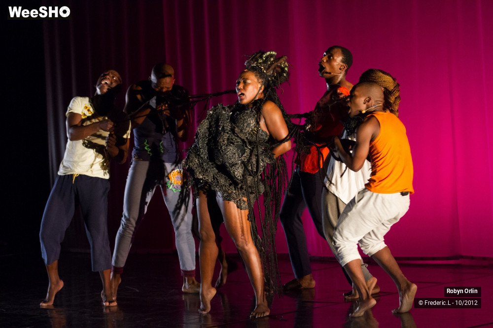 12/42 photos du spectacle Beauty remained for just a moment...