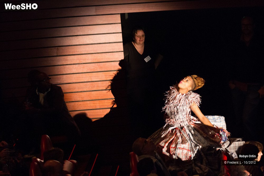 13/42 photos du spectacle Beauty remained for just a moment...