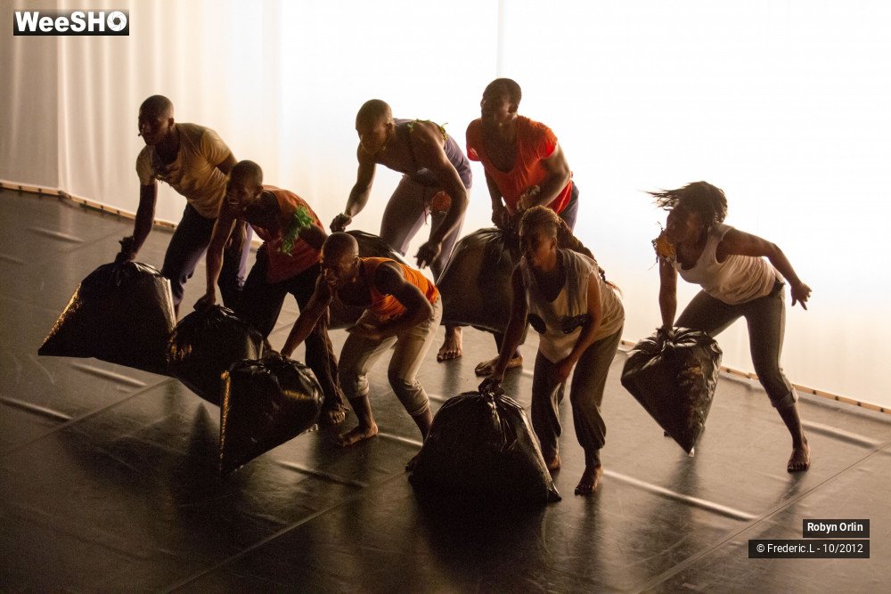 17/42 photos du spectacle Beauty remained for just a moment...