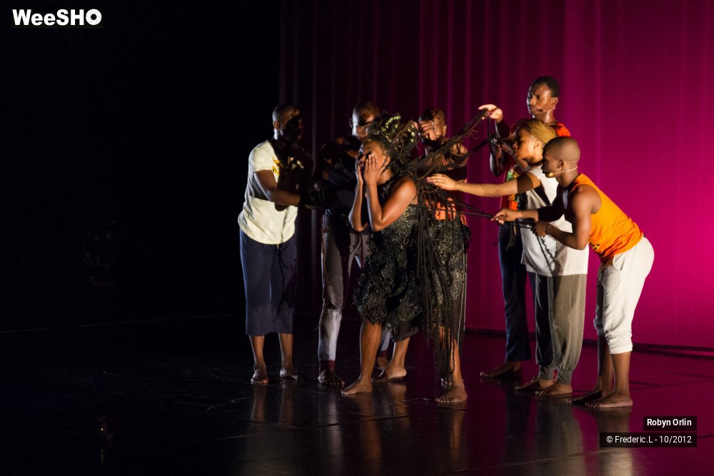 21/42 photos du spectacle Beauty remained for just a moment...