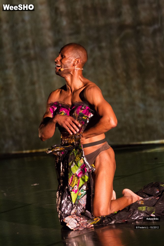 32/42 photos du spectacle Beauty remained for just a moment...