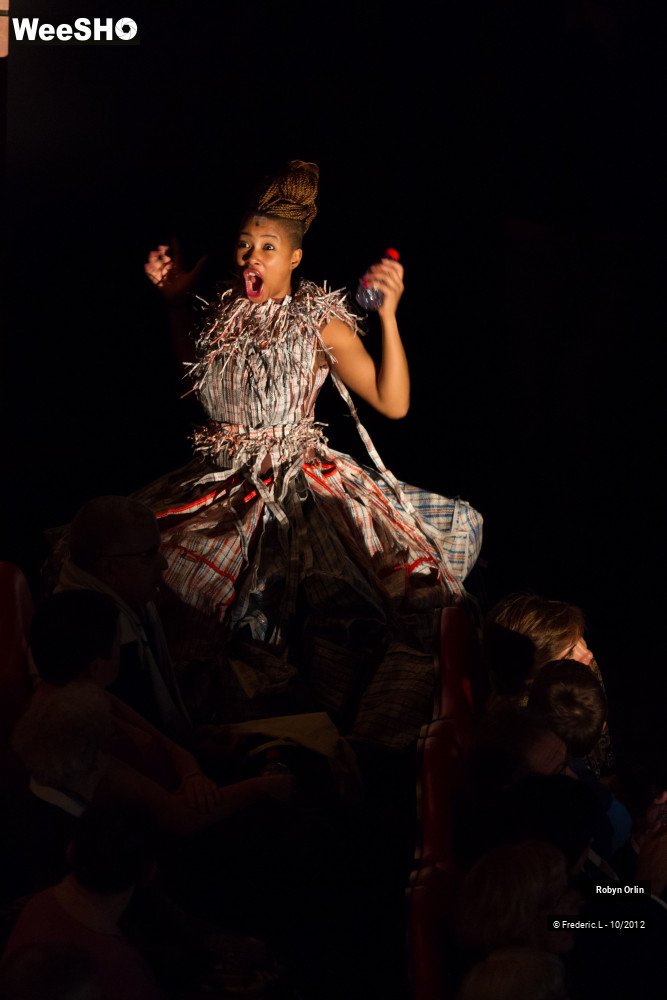 41/42 photos du spectacle Beauty remained for just a moment...