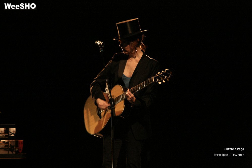 1/14 photos du spectacle Suzanne Vega