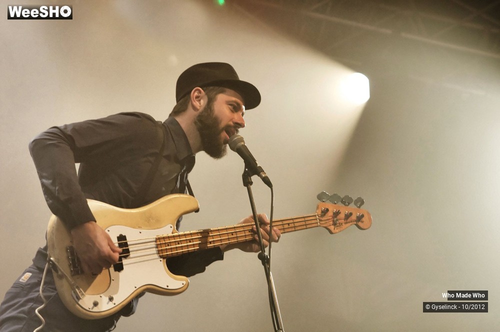 17/25 photos du spectacle Who made Who 